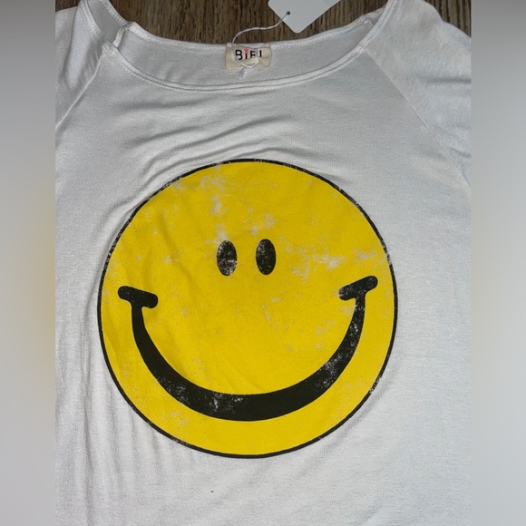 Smiley Face oversized Tee😊 - Picture 3 of 4